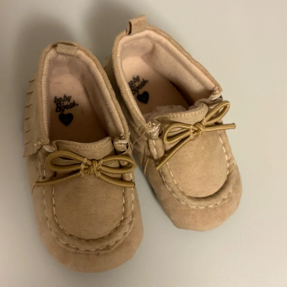 Oshkosh B’gosh Baby Moccasin Beige Crib Shoes - Size 4